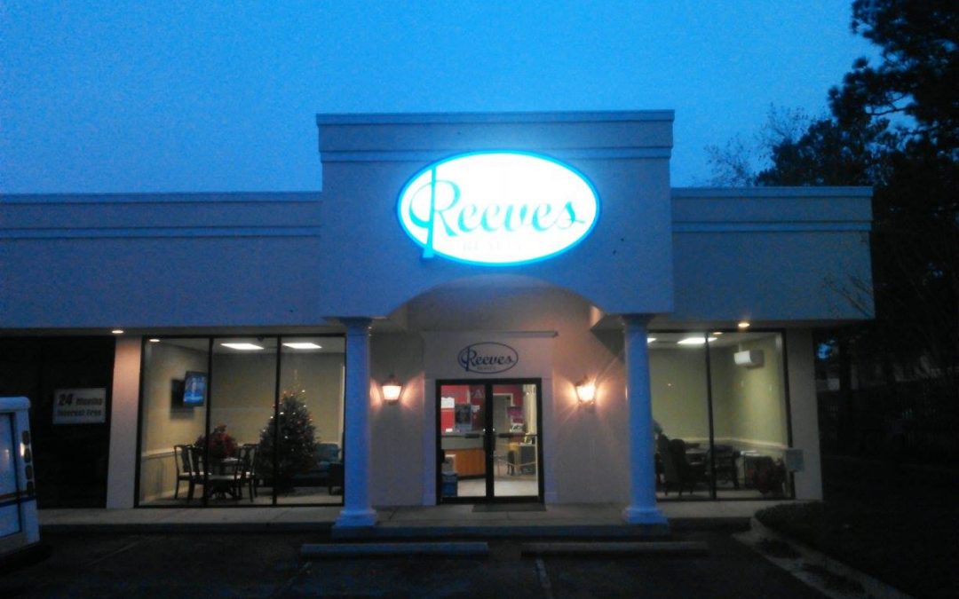 LIGHTED SIGNS & CABINETS